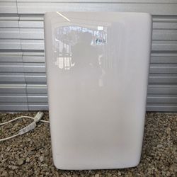 LG white portable air conditioner model LP1200WSR