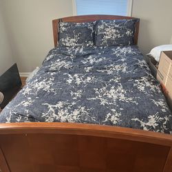 BED INCLUDED WITH MATTRESS AND COMFORTER