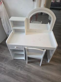 Vanity for toddler