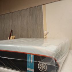 Queen tempur-pedic luxebreze coolmax firm 13 inch height mattress $899🔥🔥💯