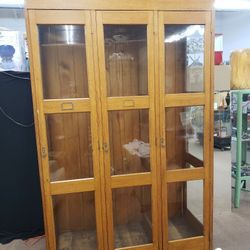 96" H x 69" W ANTIQUE MANNEQUIN DISPLAY CASE W/3 DOORS, EX