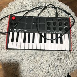 Akai MPKmini Midi Keyboard 