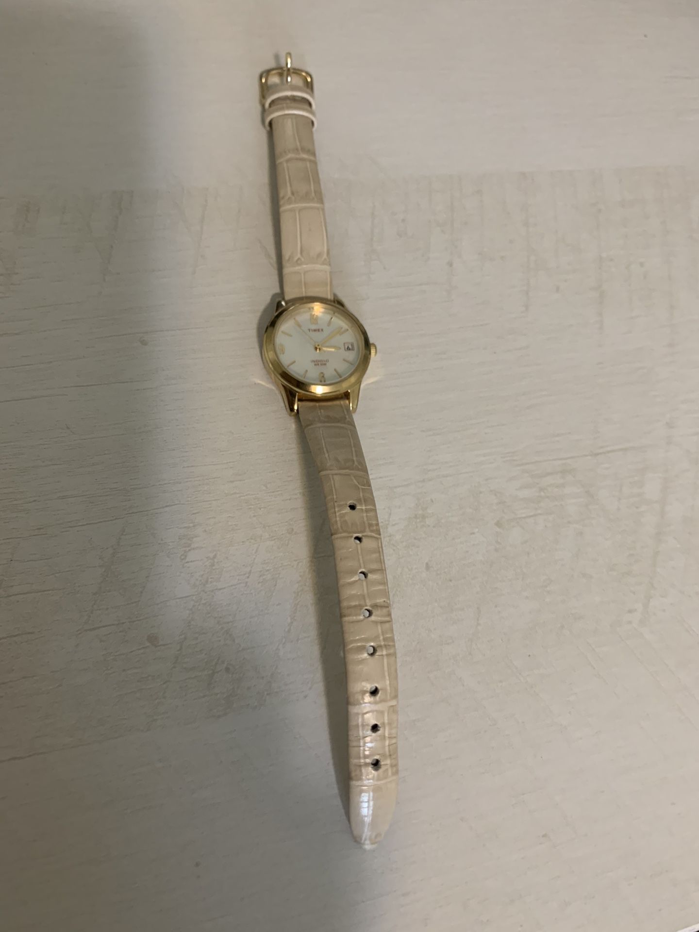 clock in good condition works well good air conditioner