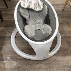 Munchkin Baby Swing, Portable and Lightweight, Bluetooth Enabled with Natural Sway in 5 Ranges of Motion, Grey/White