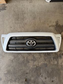 OEM Tacoma grille (fits 2005-2011)