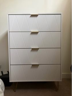 4 Drawer Dressers