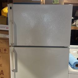 Refrigerator Hotpoint