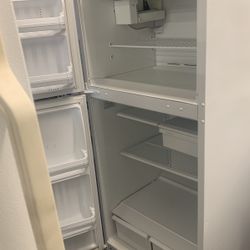 GE Refrigerator 
