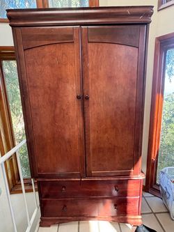 Cherry wood wardrobe***