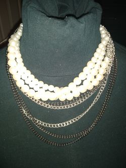 Lady meets the streets inspired short necklace