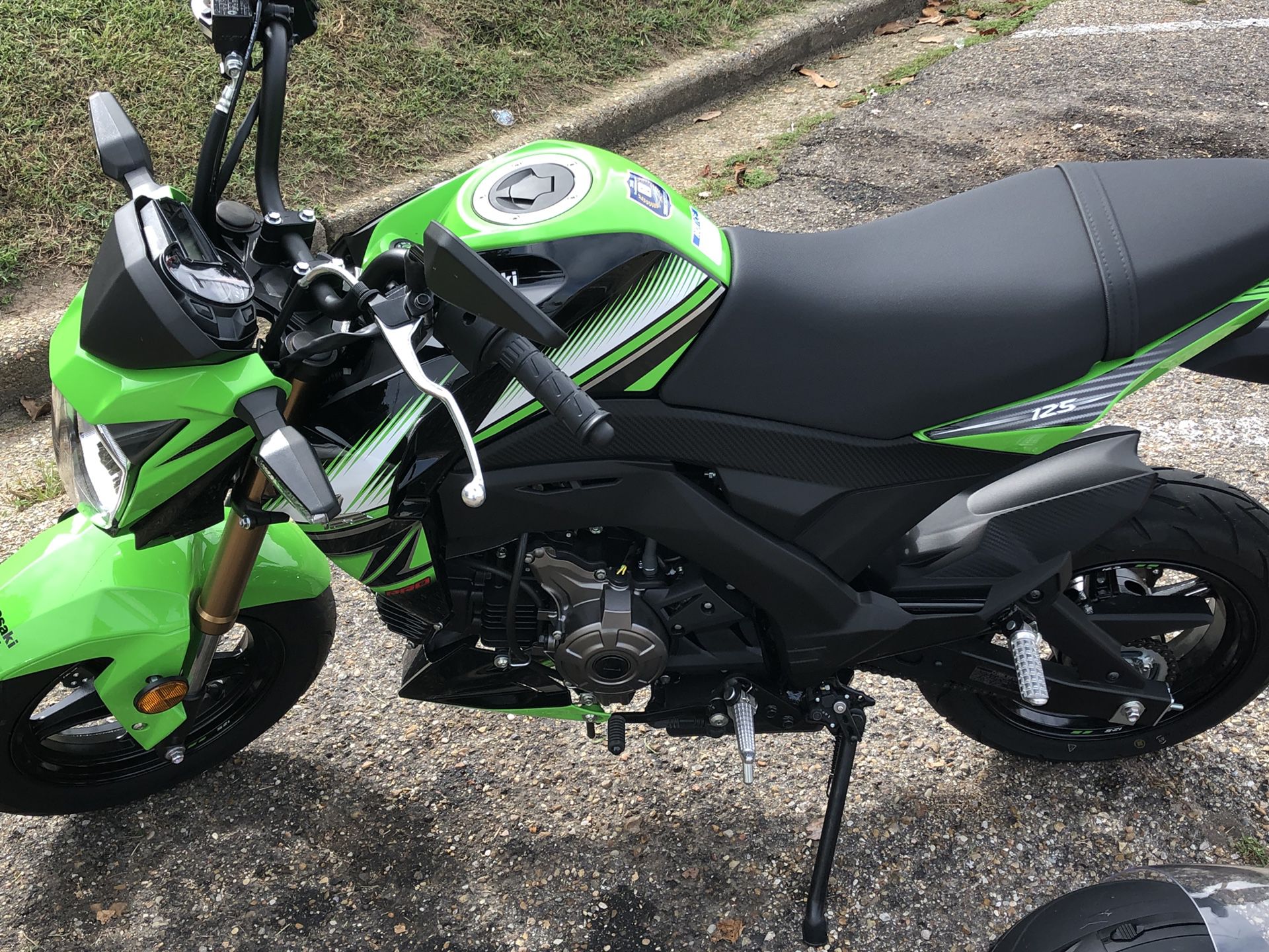 Photo 2017 Kawasaki z125 bought brand new 2 weeks ago...it s a little small for me personally....does 70 mph....4 speed with 175 miles on it...will trade f