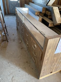 DRESSER And Display Potential 16 Drawer