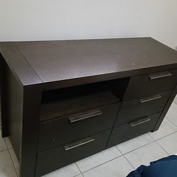 Dresser Free