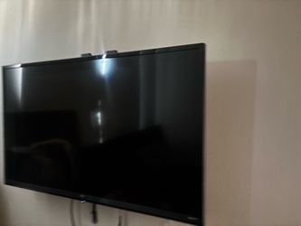 Two 32’’ Vizio TVs