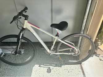 Women's 700c Sport Hybrid Bike