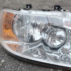 Eagle Eyes FR355-B001R Right Headlight Assembly For 03-06 Ford Expedition