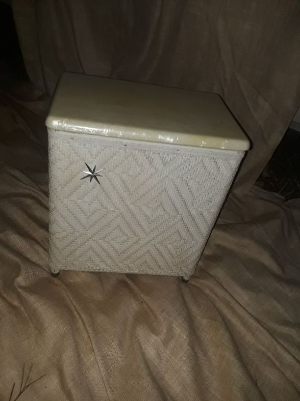 Minnie hamper