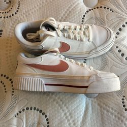 Nike Court side Lift 