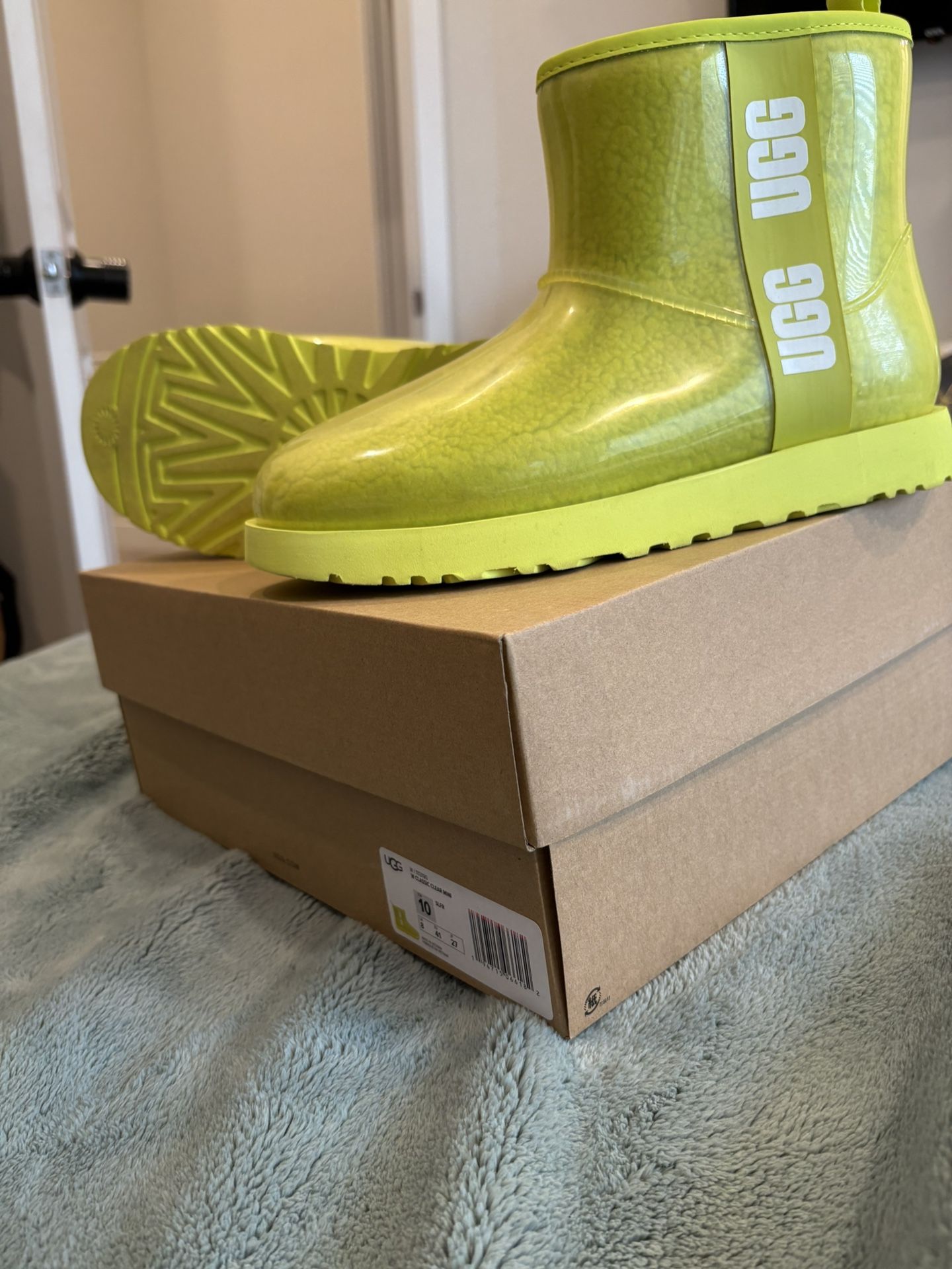 Women Uggs, Size 10, Like New