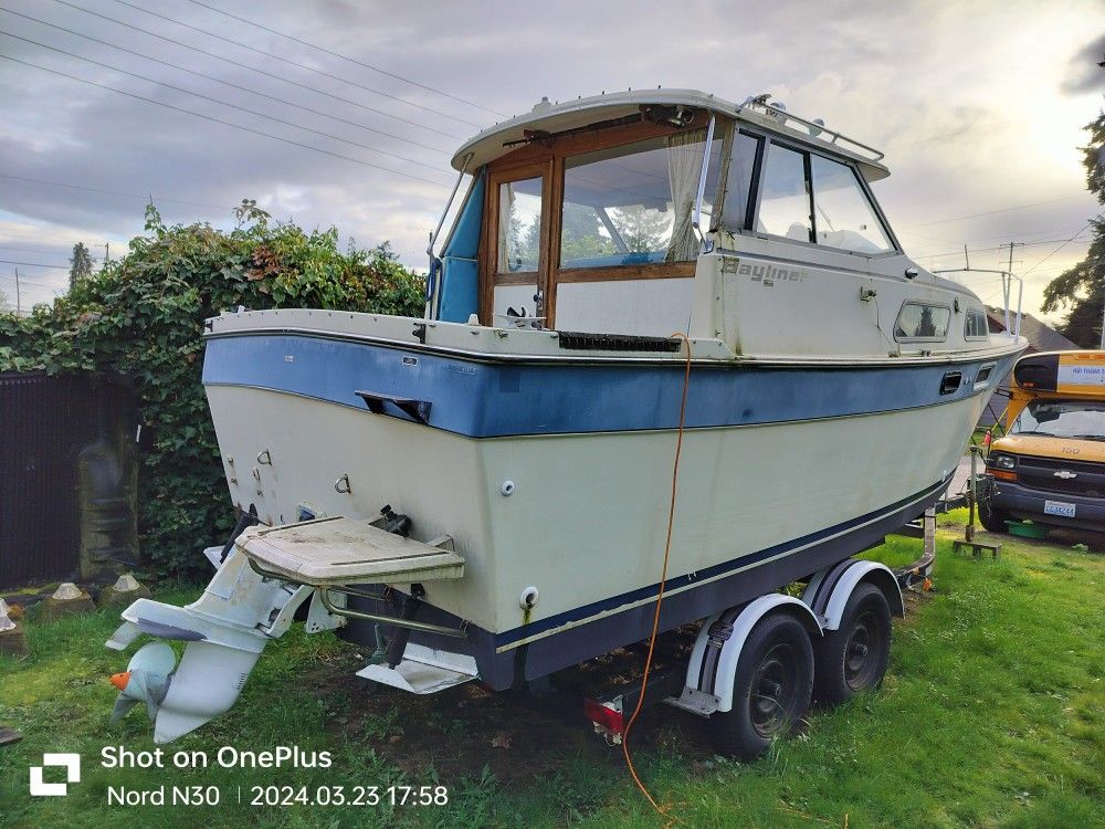 1982 22' Bayliner Cabin Cruiser