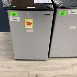 MAGIC CHEF MINI REFRIGERATOR 7LYM