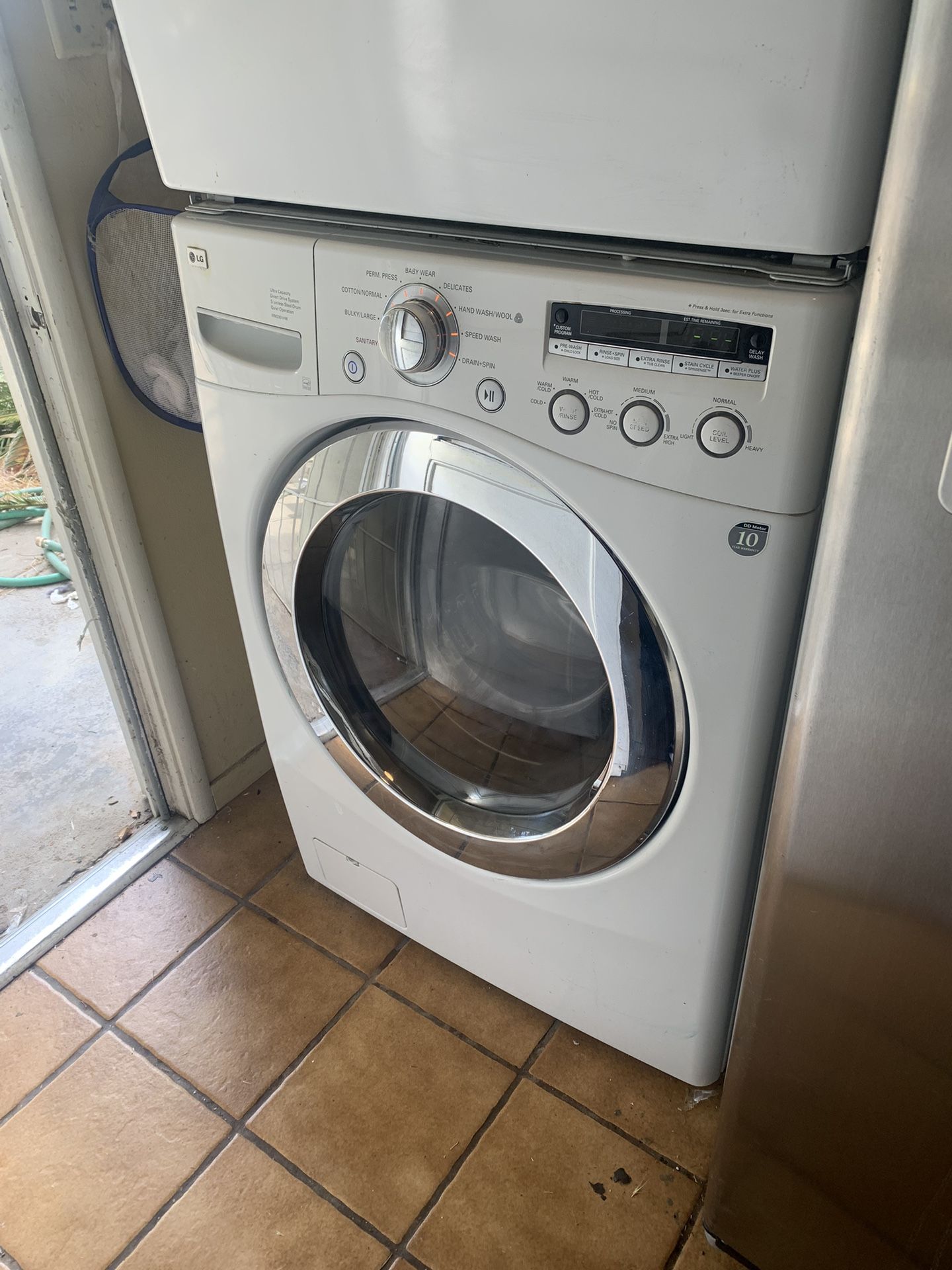 LG Front Load Stackable Washer And Drier (electric) for Sale in Fresno