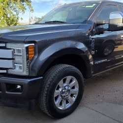 2017 Ford F350 Super Duty Crew Cab Platinum  