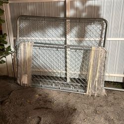 Cerca , Garage Y Puerta 