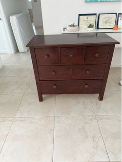 Solid wood dresser 6 drawers