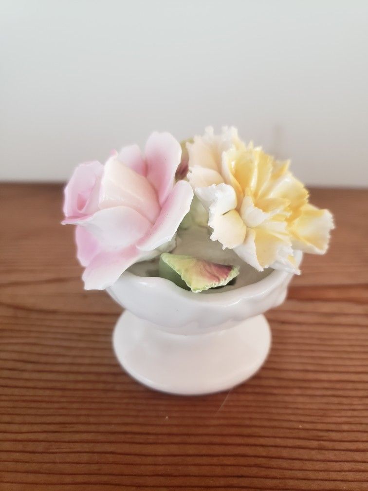 Vintage Royal Stratford Handmade Bone China Flowers in Vase Staffordshire England 4"