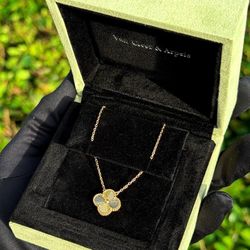 18k yellow gold Van cleef style Alhambra clover shape necklace
