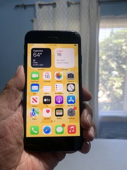 iPhone 7-32Gb unlocked Small Crack For $40
