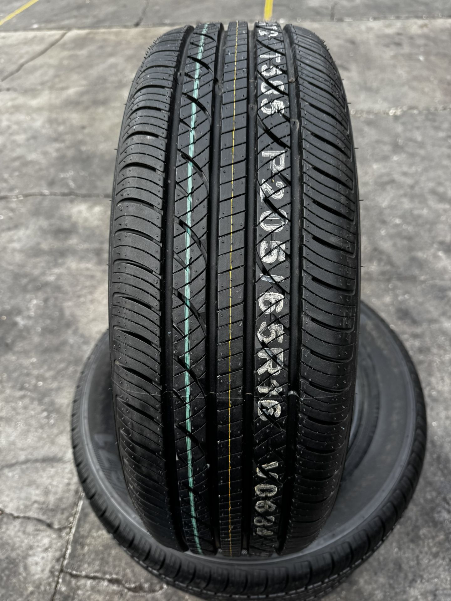 FOUR GOOD USED TIRES 206/65/16 NEXEN 95%TREAD LIFE $220 PRICE INCLUDE INSTALACIÓN AND BALANCE 