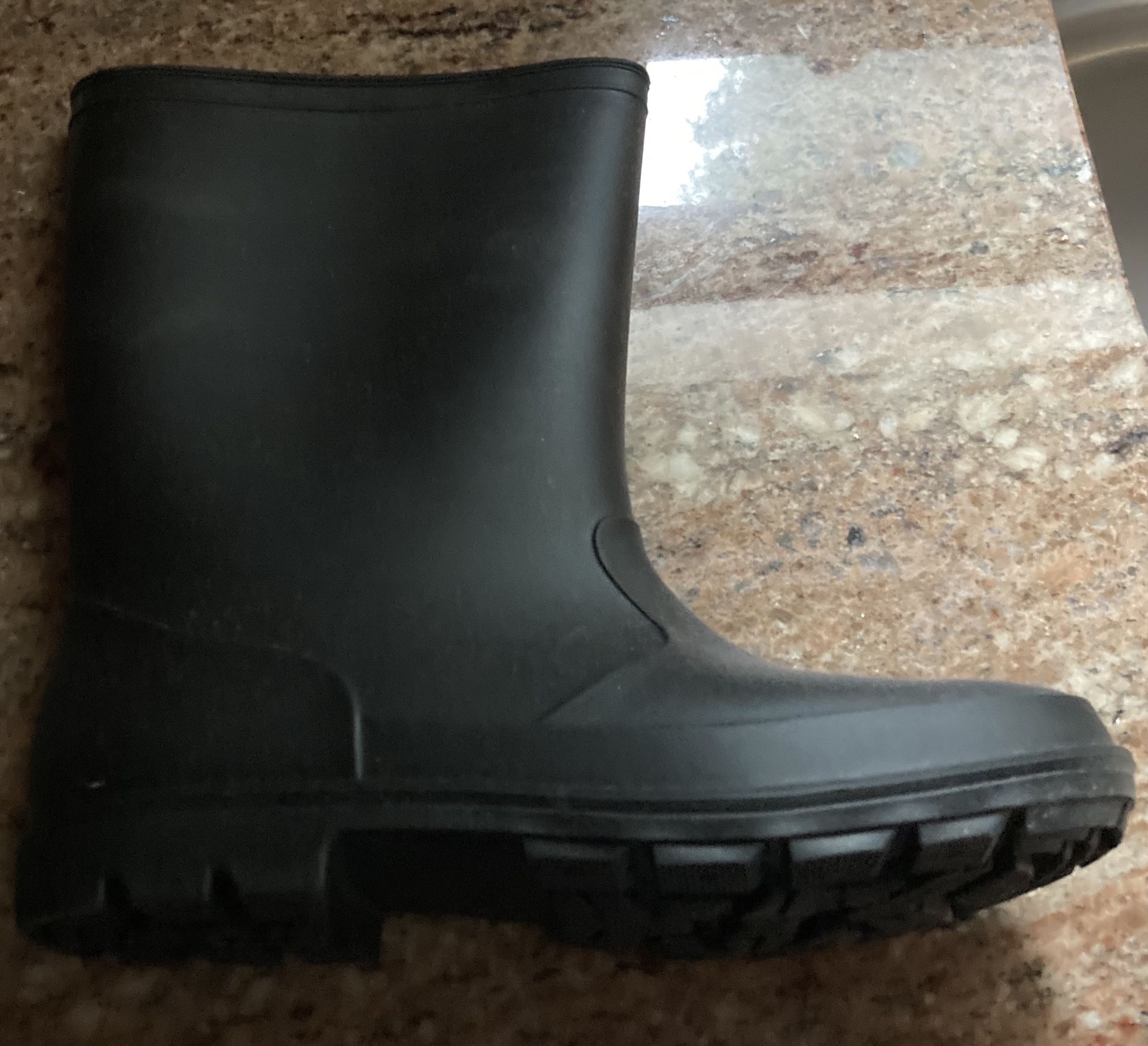 Brand New Boys Size 6 Rain Boots 