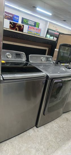 Samsung washer and dryer set in excellent condition