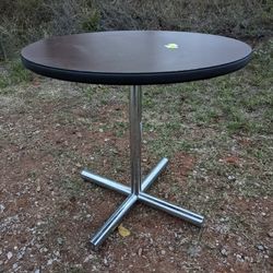 30in Round Dining Or Cafe Table 