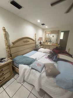 Complete King Bedroom Set + Mattress & Box Spring / Juego Completo de Dormitorio King