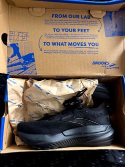 Brooks women size 6