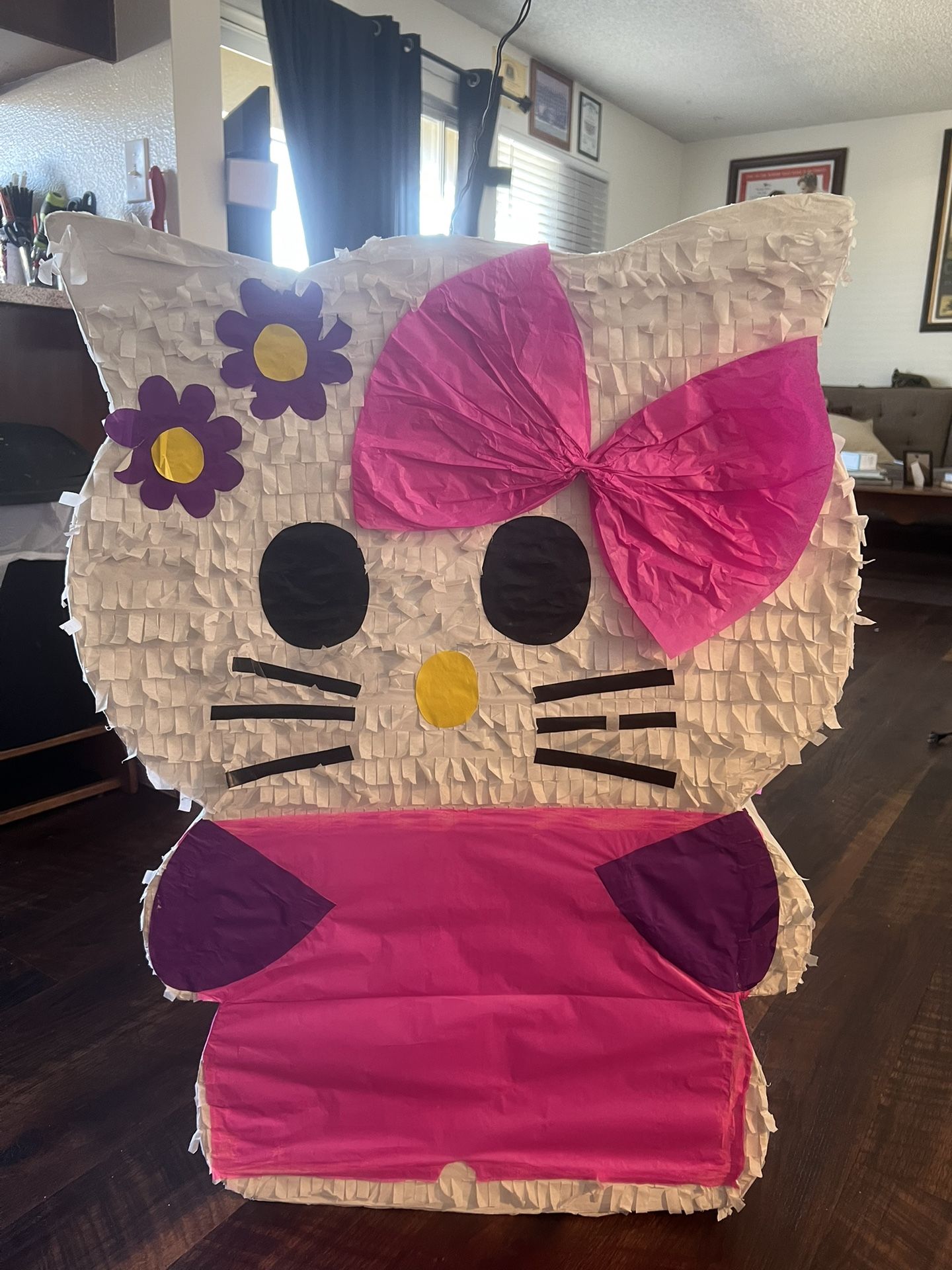 Hello Kitty piñata