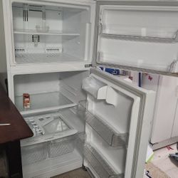 LG Refrigerator REDUCED*(Local Delivery OPTIP