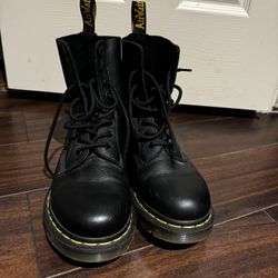 DR. MARTENS BOOTS 
