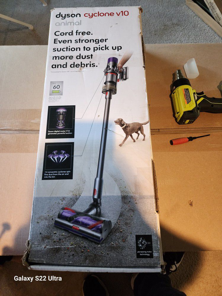 Dyson Cyclone V10 Animal Lightweight Cordless Stick Vacuum Cleaner For Sale  In Eleven Mile, Az - Offerup