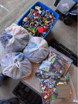 1 Gallon Ziplock Bag of LEGOS