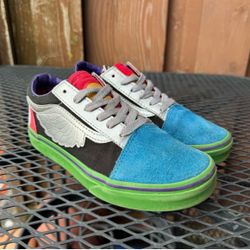 Vans x Avengers super heroes limited edition Old Skool shoes in youth size 3 or women's 4.5.