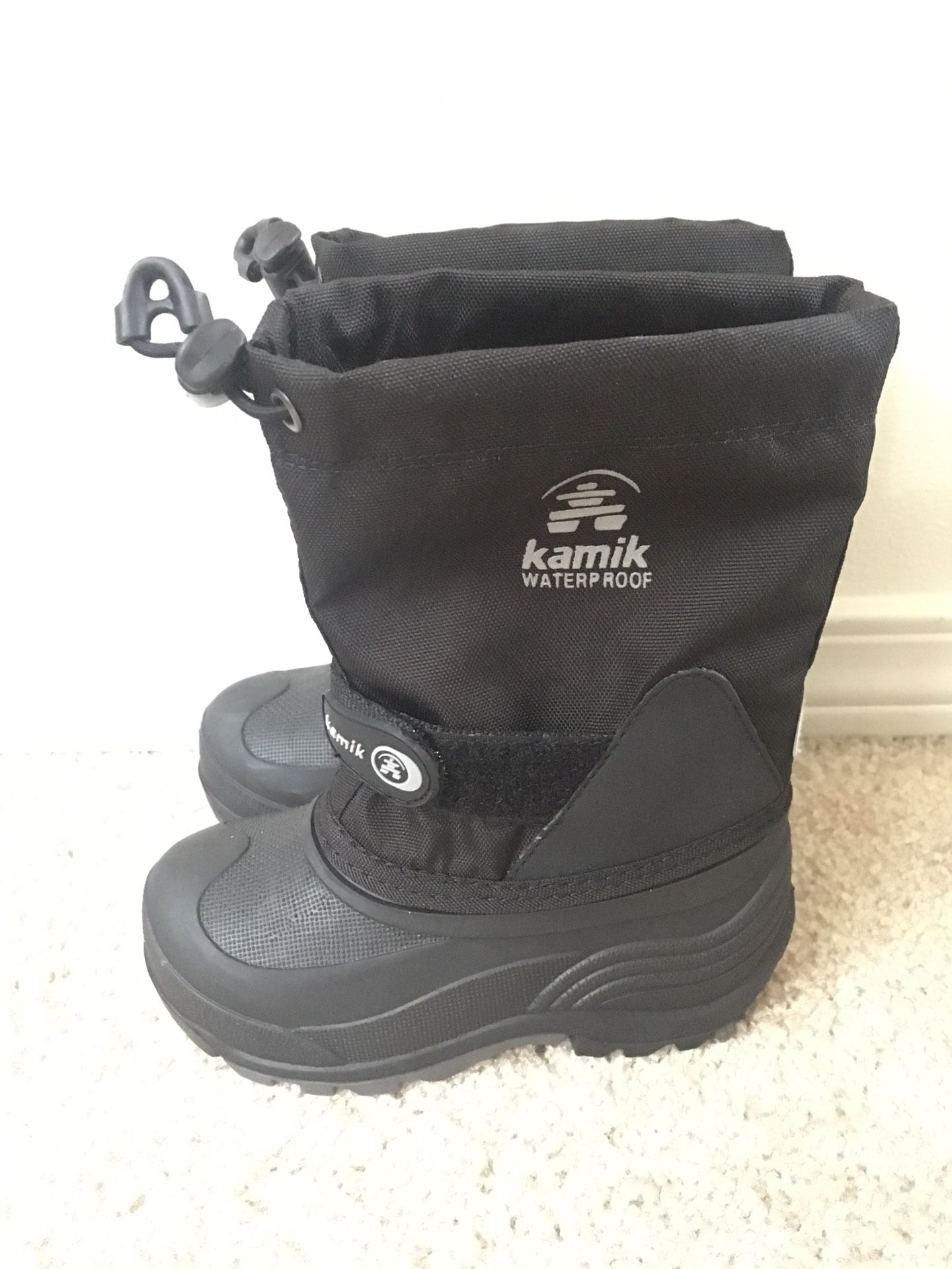 Kids Snow boots size 9 Kamik