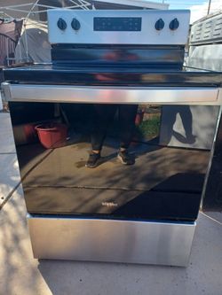 STOVE WHIRLPOOL ELECTRIC STEEL STAINLESS VERTING WORKS VERY CLEAN DELIVERY AND INSTALLATION AVAILABLE