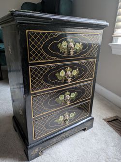 Small, painted chest of drawers