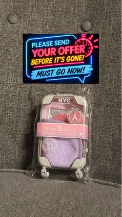 NYC Travel Beautiful Mini Suitcase Beauty Set