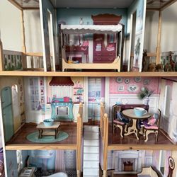 KidKraft Wooden Dollhouse – Great Condition – 50” Tall