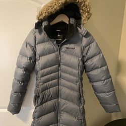 Marmot Jacket Womens Small Black Full Down Hooded Faux Fur Parka Long EUC Hood